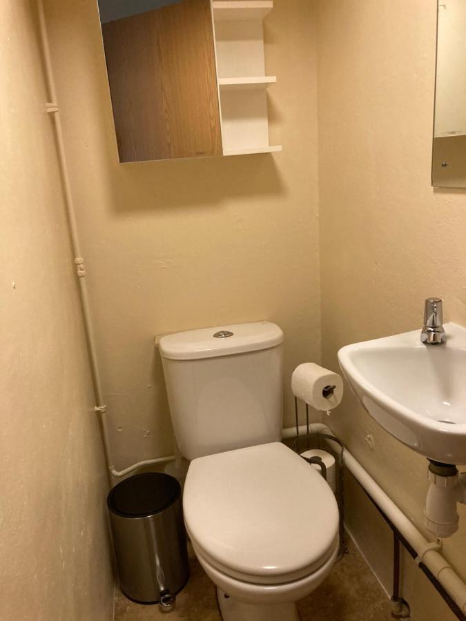 솔즈베리 Double Bed Self Contained Annexe 14B Is To The Right Of The Main House 아파트 외부 사진